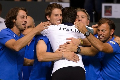 イタリア、ダブルス制し決勝進出に望みつなぐ デビス杯
