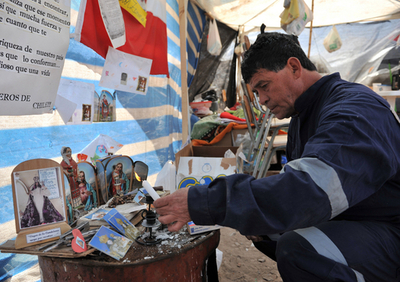 チリ鉱山事故、作業員の家族が鉱山所有社を刑事告訴