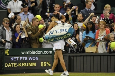 クルム伊達、セレーナに敗れ3回戦敗退 ウィンブルドン選手権