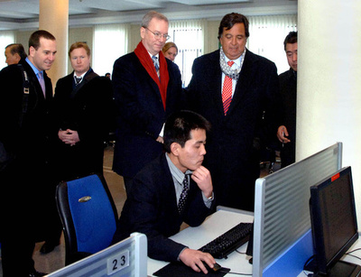 北朝鮮訪問したグーグル会長の娘、「すごく変だった」