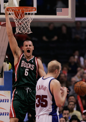 バックス クリッパーズを降し連敗を4で止める