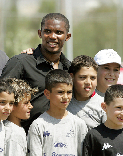 ＜サッカー＞エトー 2日間の日程でイスラエルを訪問 - イスラエル