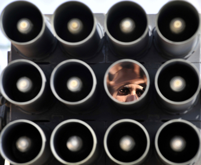 シルトで空爆と見られる9回の爆発、カダフィ派は反体制勢力を押し戻す