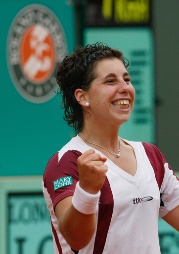 カルラ・スアレス・ナバロ モウレズモを下し3回戦進出