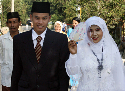 地球にも愛を、結婚や離婚の記念に木を植えて温暖化対策、インドネシア