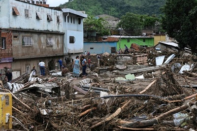 ベネズエラ首都近郊で土砂災害 22人死亡、不明者50人超