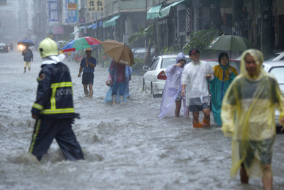 台風で1人死亡8人行方不明、台湾
