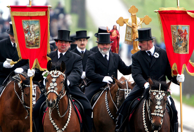 復活祭伝統の馬での行進が行なわれる - ドイツ