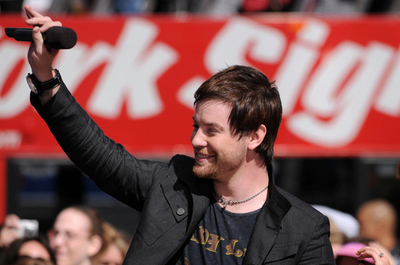 「アメリカン・アイドル」優勝者David Cook、CBS朝のニュース番組に出演