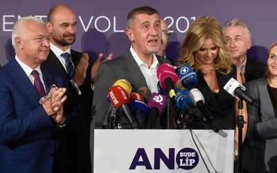 「チェコのトランプ」率いる政党、総選挙で第1党に