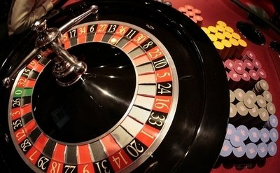 武装グループが満員のカジノを襲撃、スイス