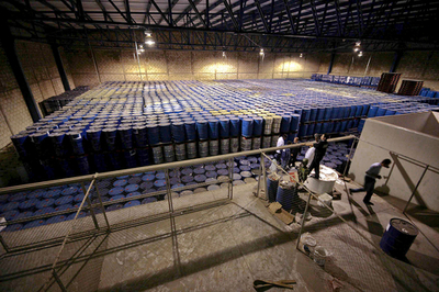 8000個のたるに麻薬原料、メキシコ司法当局が押収