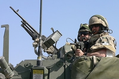 自爆攻撃でISAF兵士ら6人死亡、アフガニスタン