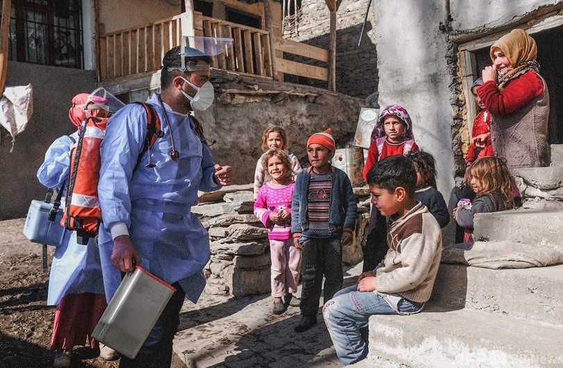 雪山とワクチン恐怖…トルコの医師に立ちはだかる壁