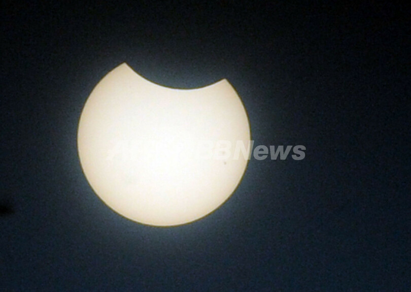 太陽の光がリング状に見える「金環日食」、アフリカやアジアで観測