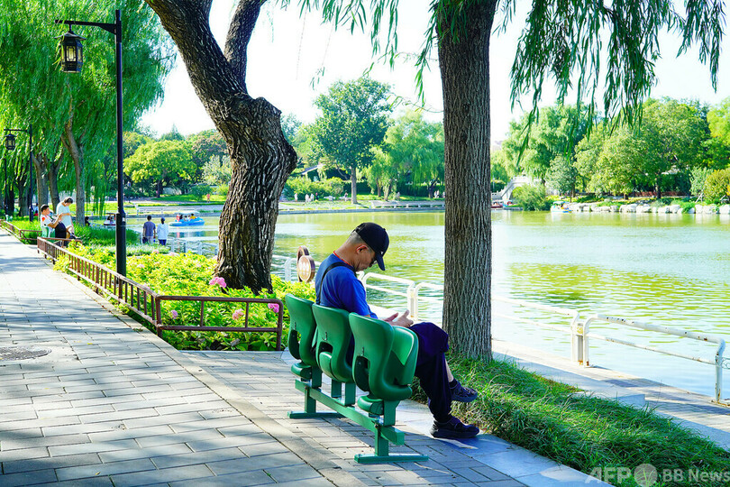 閲兵式に使った専用座席を北京の公園や学校などで再利用