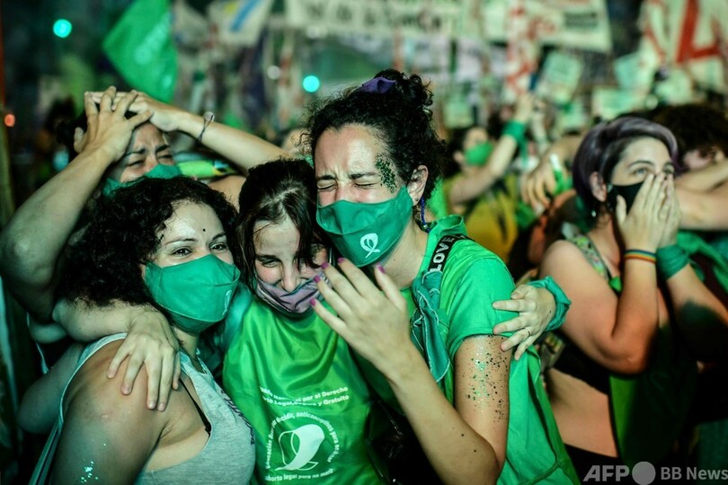 アルゼンチン上院、人工中絶合法化法案を可決 賛成派は歓喜