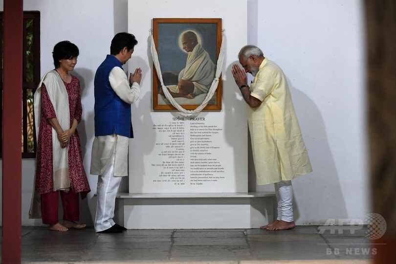 安倍首相、インドに到着 高速鉄道の起工式に出席へ