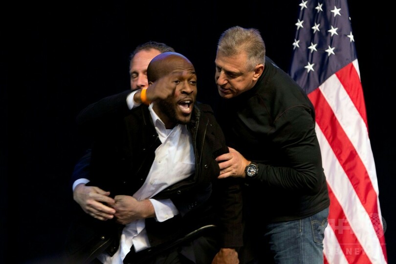 トランプ氏の選挙集会で小競り合い、集会は延期に 米シカゴ