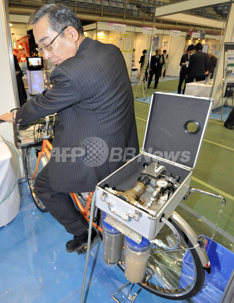 ペダルをこぐだけ、日本メーカーが開発した魔法の「自転車浄水器」