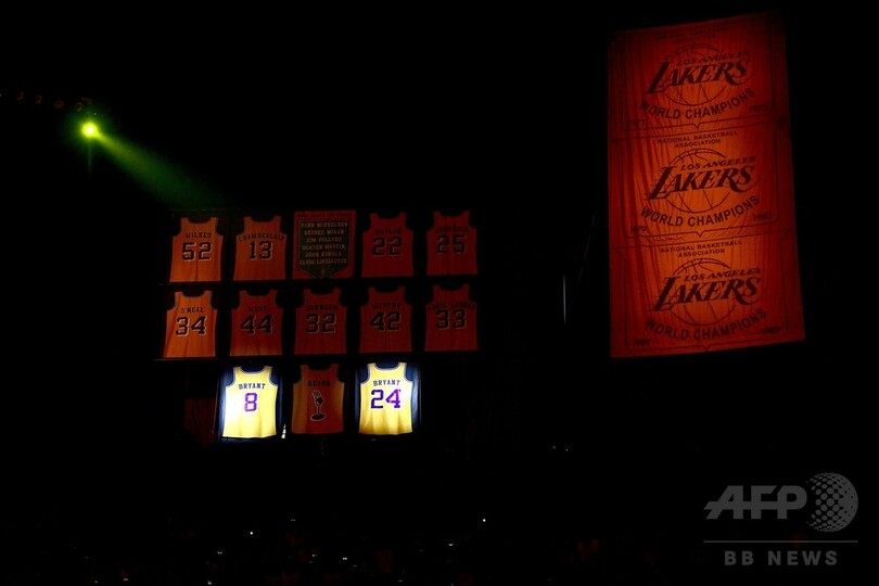 コービー氏の背番号が永久欠番に、マジック氏らレジェンドが式典出席