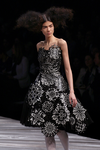 レア物　バーニーズニューヨーク限定　アレキサンダーマックイーン　シルク混ストール レア物 バーニーズニューヨーク限定 アレキサンダーマックイーン