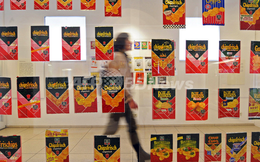 ポテチの袋 ギネス認定世界最大ポテトチップス空き袋コレクション、独博物館展示