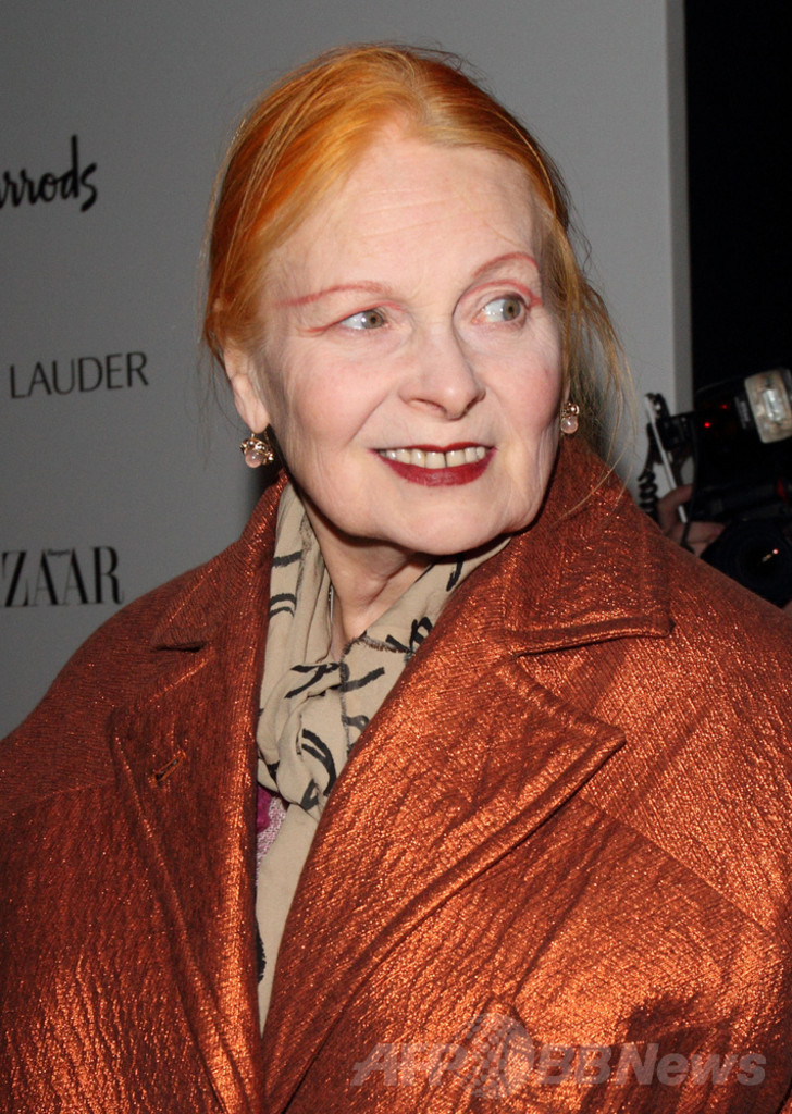 ヴィヴィアン ウエストウッド トレードマークの赤髪をばっさりカット 写真1枚 マリ クレール スタイル Marie Claire Style