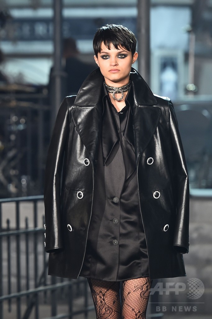 シャネル、新メティエダール・コレクション「パリ-ローマ」発表