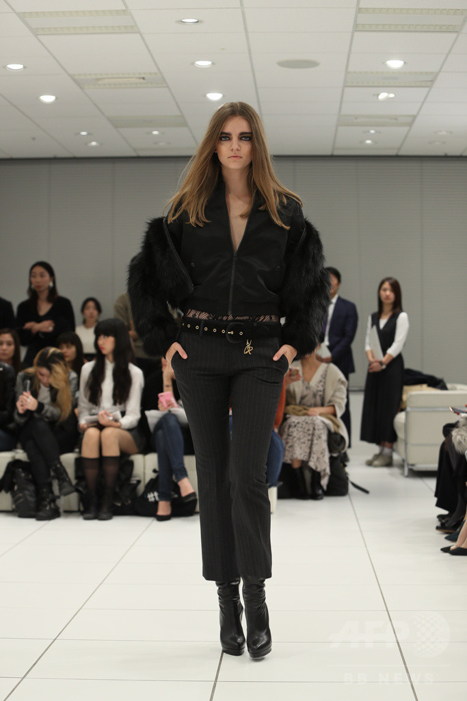 ユニクロの「カリーヌ･ロワトフェルド」コレクションに注目