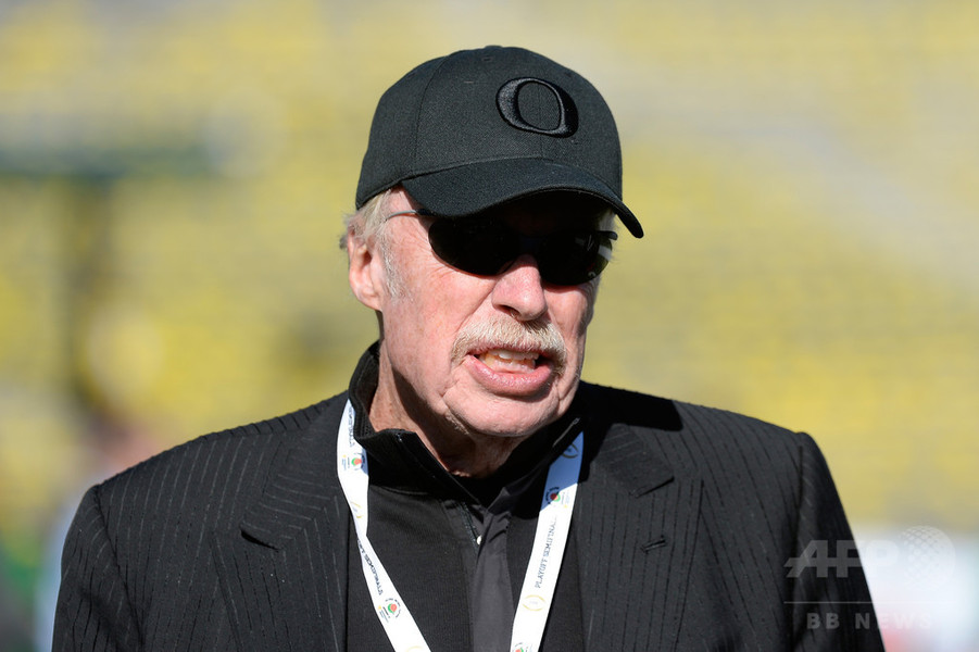 ナイキ創業者フィル・ナイト会長が退任へ