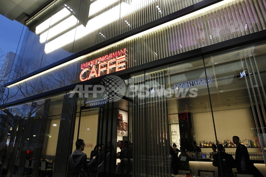 「エンポリオ アルマーニ青山」4日にオープン、日本初のカフェも