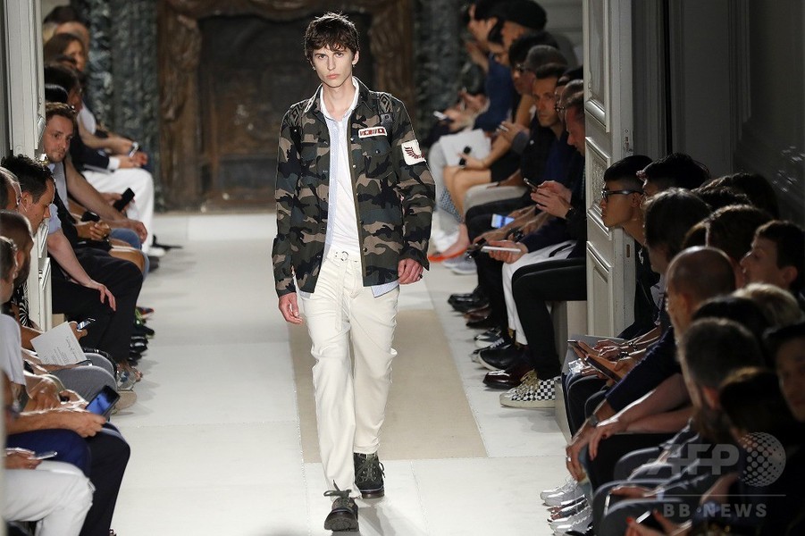 「ヴァレンティノ」17年春夏メンズ