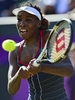 ロンドン五輪は1日、ウィンブルドン（Wimbledon）でテニスの女子シングルス3回戦が行われ、米国のヴィーナス・ウィリアムス（Venus Williams）は6-7、6-7で大会第7シードのアンジェリーク・クルベール（Angelique Kerber、ドイツ）に敗れた。

リターンを打つヴィーナス・ウィリアムス（2012年8月1日撮影）。(c)AFP/Luis Acosta