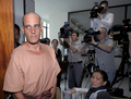 タイ王室に対する不敬罪で起訴され、判決を受けるためバンコク（Bangkok）の刑事裁判所に出廷するオーストラリア人のハリー・ニコライデス（Harry Nicolaides）被告（2009年1月19日撮影）。(c)AFP/PORNCHAI KITTIWONGSAKUL