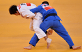ロンドン五輪は1日、エクセル（ExCeL London）で柔道男子90キロ級3位決定戦が行われ、日本の西山将士（Masashi Nishiyama）はロシアのキリル・デニソフ（Kirill Denisov）を判定の末に退け、銅メダルを獲得した。

ロシアのキリル・デニソフ（右）と対戦する日本の西山将士（2012年8月1日撮影）。(c)AFP/JOHANNES EISELE