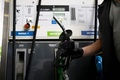 アルゼンチン・ブエノスアイレスのガソリンスタンド（2023年10月30日撮影）。(c)Luis ROBAYO / AFP