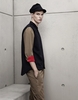 「マルニ アット H&amp;M（MARNI at H&amp;M）」メンズコレクション。パンツ6490円、ハット999円、シャツ8490円。(c)H&amp;M/Josh Olins