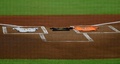 20MLB、ヒューストン・アストロズ対オークランド・アスレチックス。ヒューストン・アストロズの本拠地ミニッツメイドパークのホームプレートと打席に置かれたTシャツ（2020年8月28日撮影）。(c)AFP