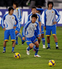 2010年サッカーW杯南アフリカ大会（2010 World Cup）アジア予選のカタール戦を控え、練習に臨む長谷部誠（Makoto Hasebe、2008年11月18日撮影）。(c)AFP/TOSHIFUMI KITAMURA