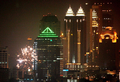 2007年10月12日、インドネシアのジャカルタ（Jakarta）で、ラマダン（Ramadan）明けの祭り「イード・アル・フィトル（Eid-al-Fitr）」を祝って打ち上げられた花火。(c)AFP/Jewel SAMAD
