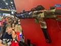 銃。米テキサス州ヒューストンで開催された全米ライフル協会（NRA）年次総会の会場で（2022年5月22日撮影）。(c)STRINGER / AFP