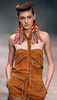 ブラジル・リオデジャネイロ（Rio de Janeiro）で開催された「リオ・ファッションウィーク（Rio Fashion Week）」で発表されたGiulia Borges の09/10年秋冬コレクション（2009年1月12日撮影）。（c）AFP/Vanderlei Almeida