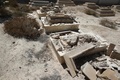 シリア中部ホムス・カルヤタインにあるエリアン修道院で破壊されたキリスト教徒らの墓（2016年4月4日撮影）。(c)AFP/JOSEPH EID