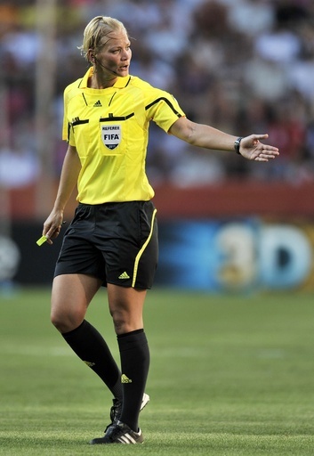 ブンデスリーガで来季から女性審判が誕生、本職は警察官