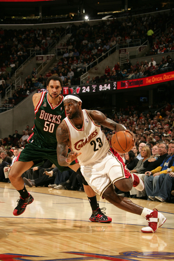 キャバリアーズ バックスとの接戦を落とす