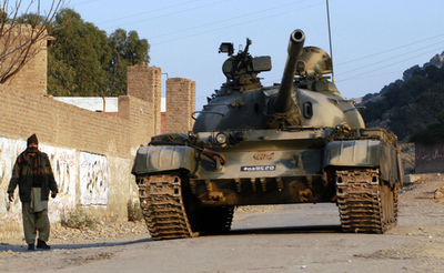 欧州歴訪から帰国のムシャラフ大統領、新たな問題に直面へ