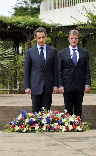 サルコジ仏大統領、ルワンダ訪問 1994年の虐殺後初