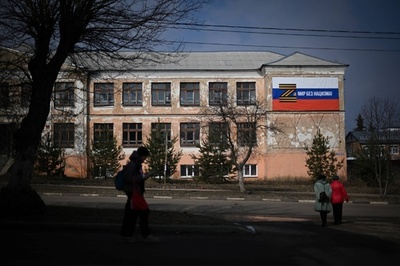 13歳少女の反戦の絵、静かに分断された町 ロシア