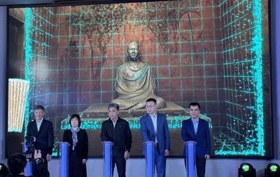 デジタルで見る「砂漠の大画廊」 中国・敦煌の莫高窟